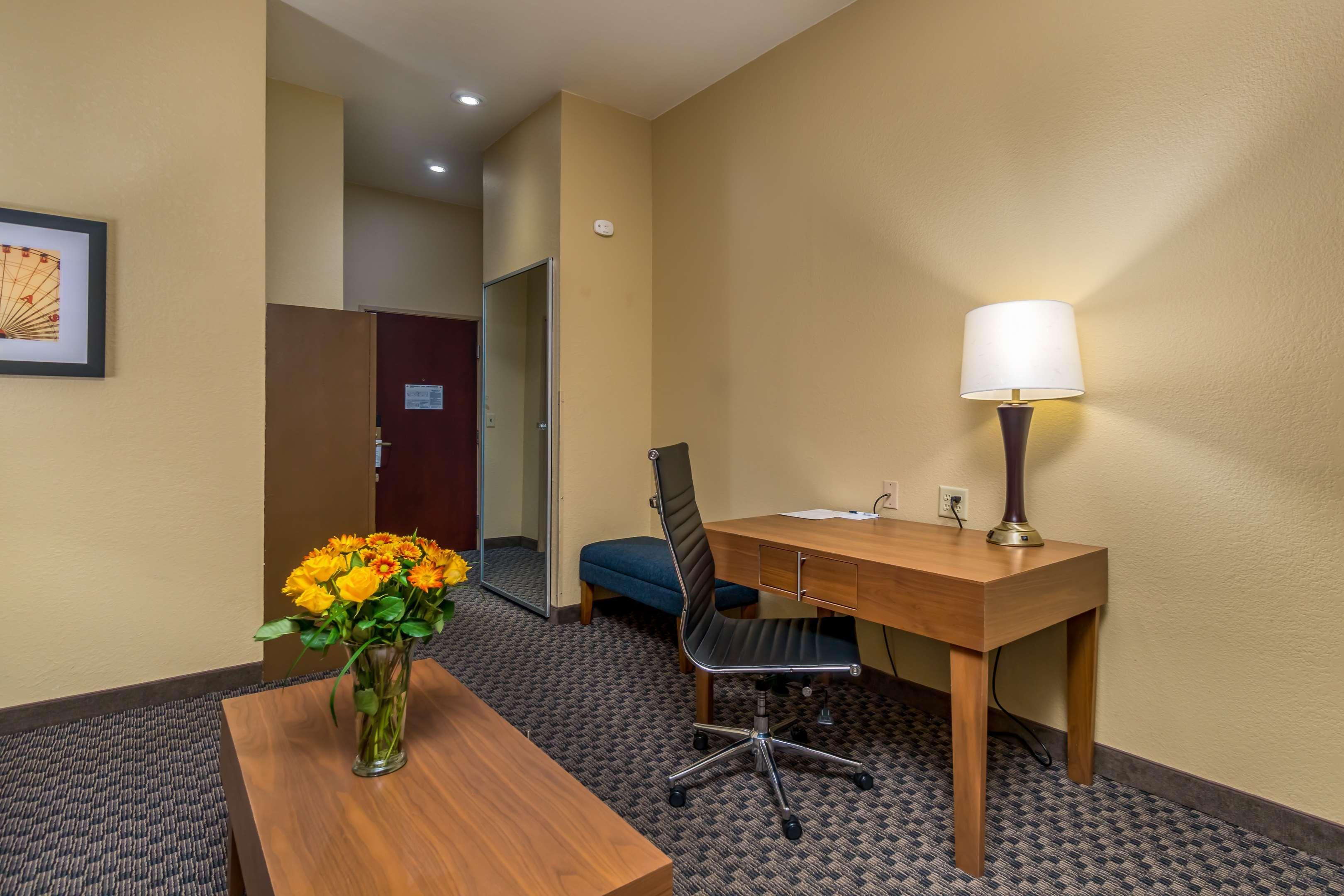 Best Western Plus Shamrock Inn & Suites Bagian luar foto