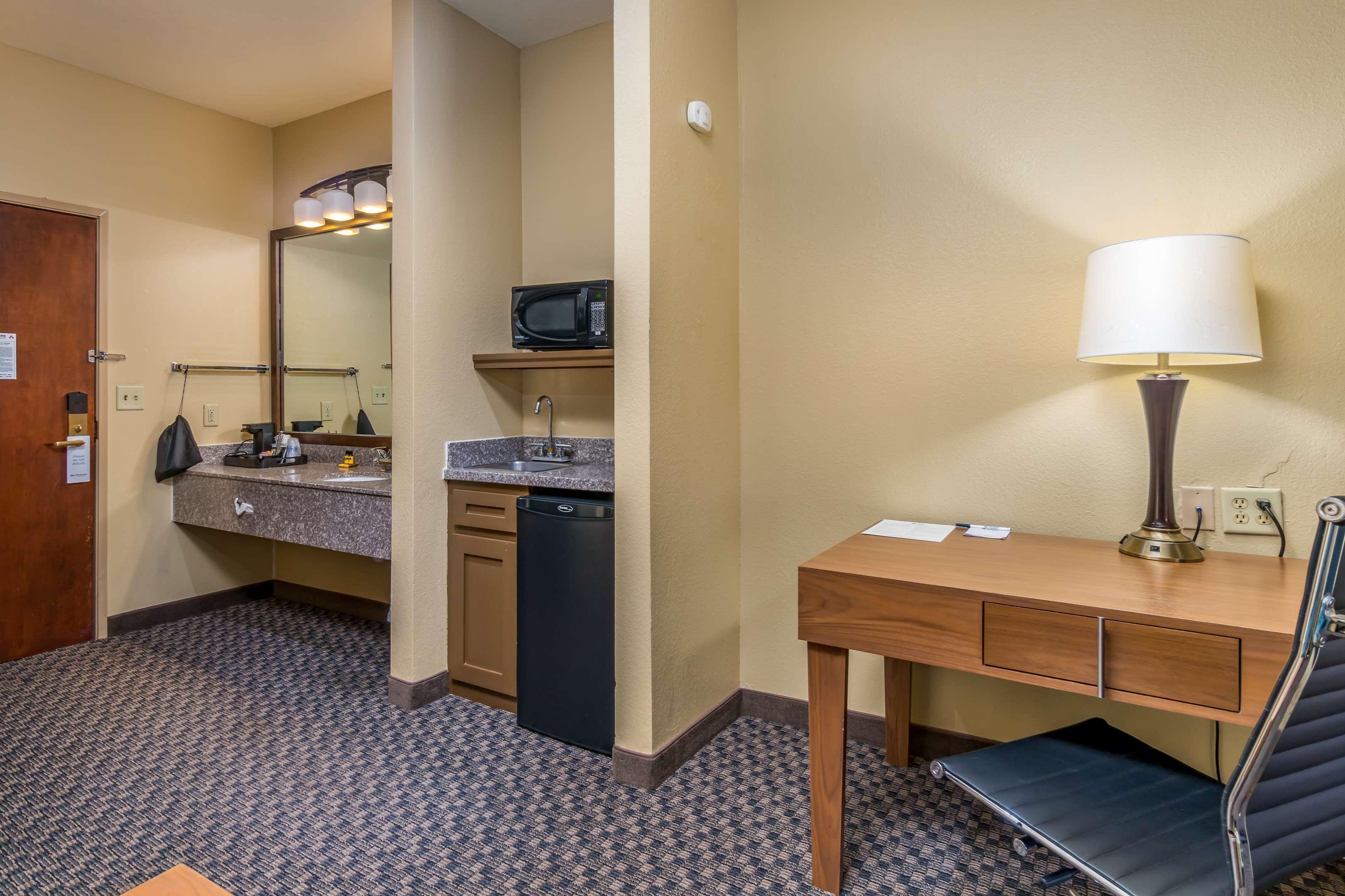 Best Western Plus Shamrock Inn & Suites Bagian luar foto