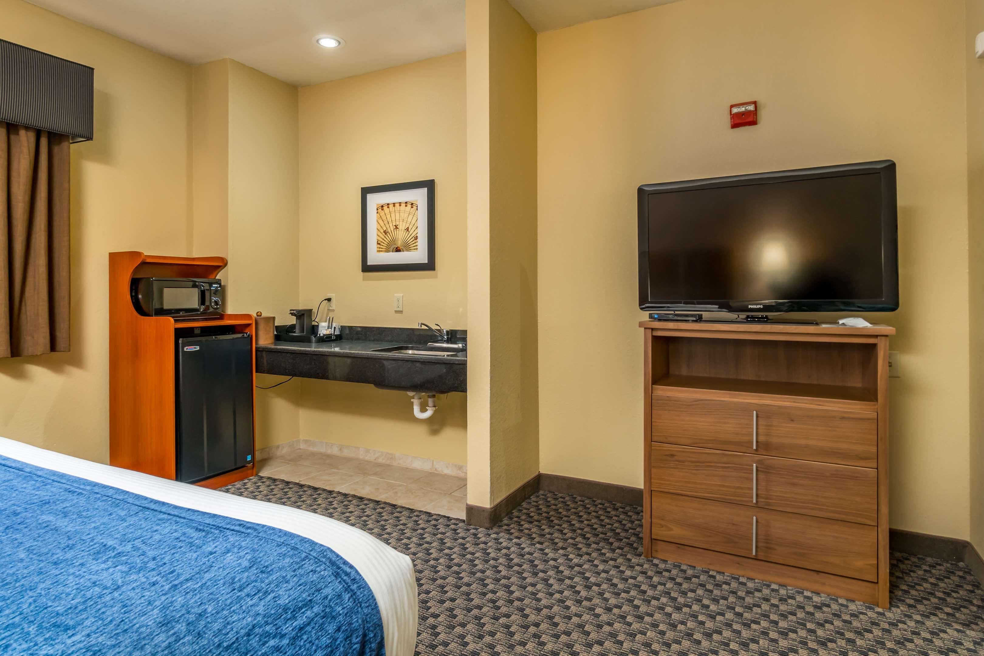 Best Western Plus Shamrock Inn & Suites Bagian luar foto