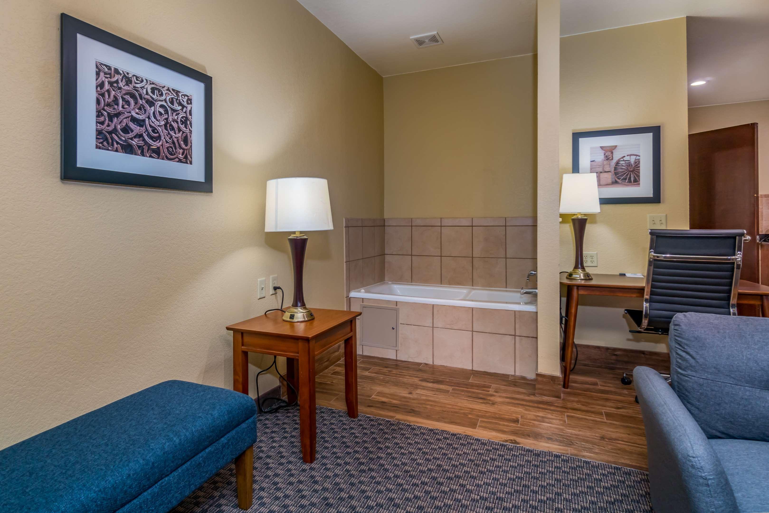 Best Western Plus Shamrock Inn & Suites Bagian luar foto