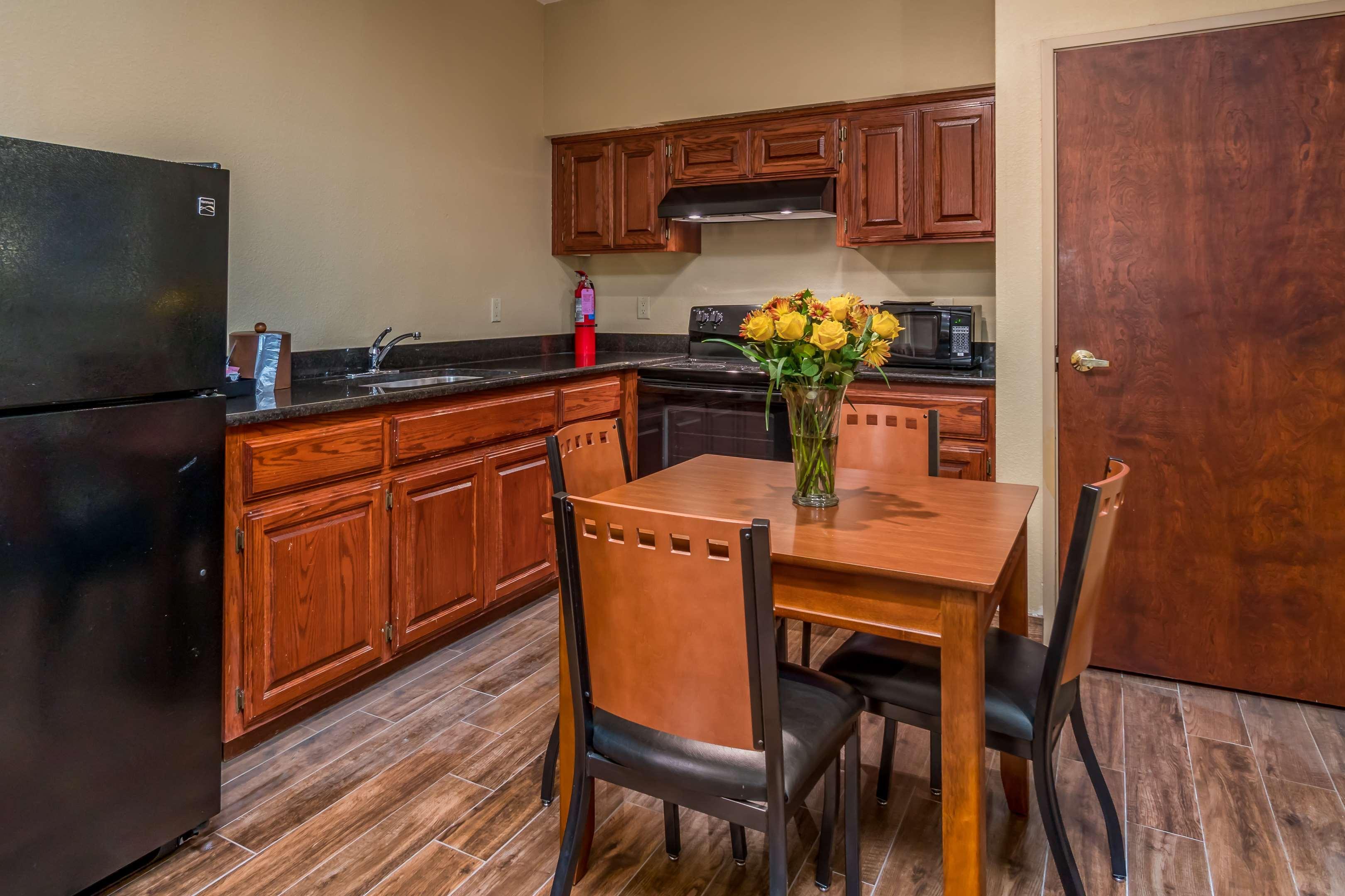 Best Western Plus Shamrock Inn & Suites Bagian luar foto