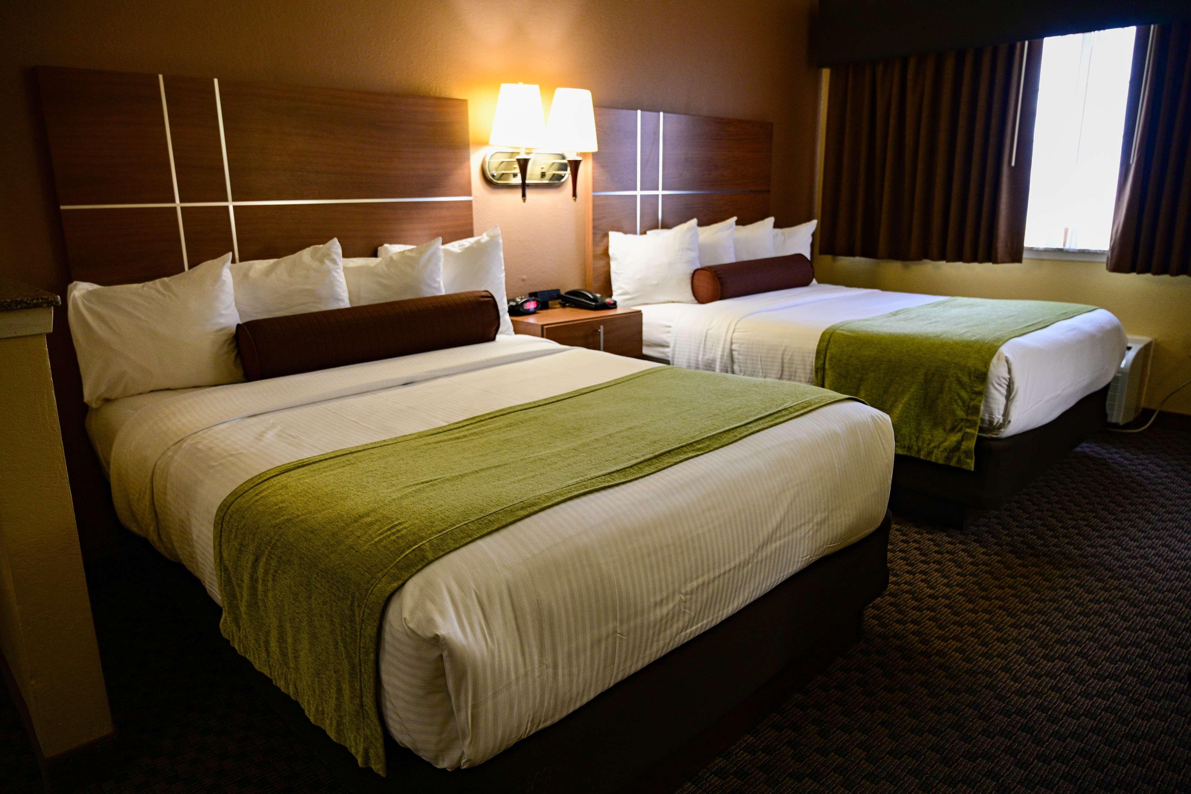 Best Western Plus Shamrock Inn & Suites Bagian luar foto
