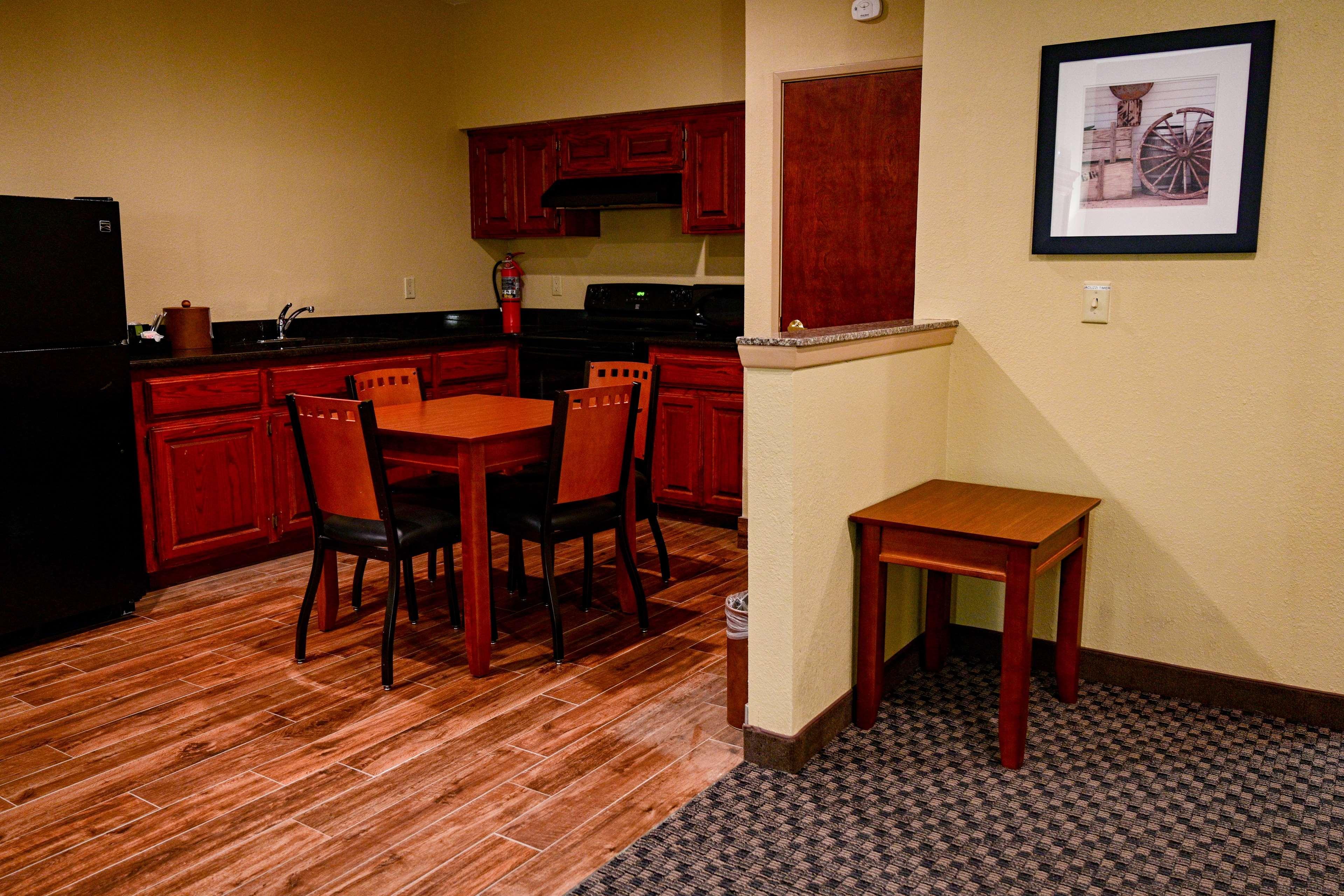 Best Western Plus Shamrock Inn & Suites Bagian luar foto