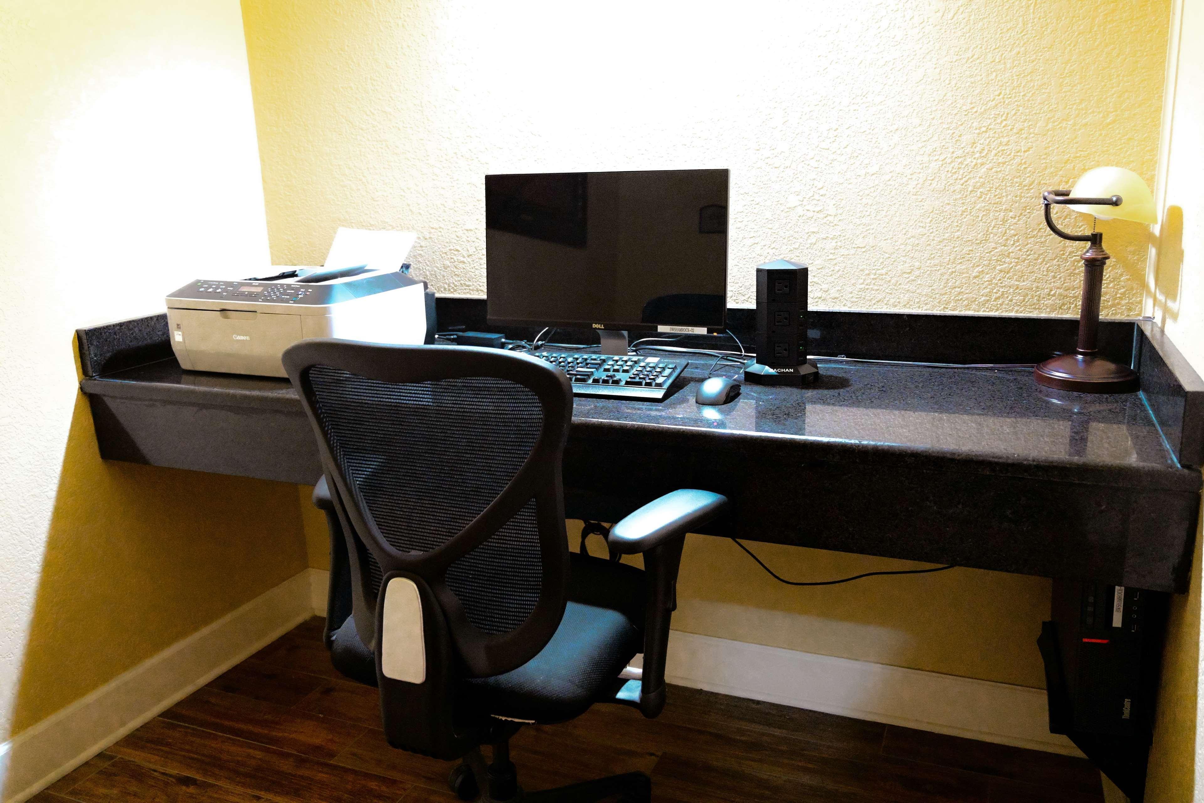 Best Western Plus Shamrock Inn & Suites Bagian luar foto